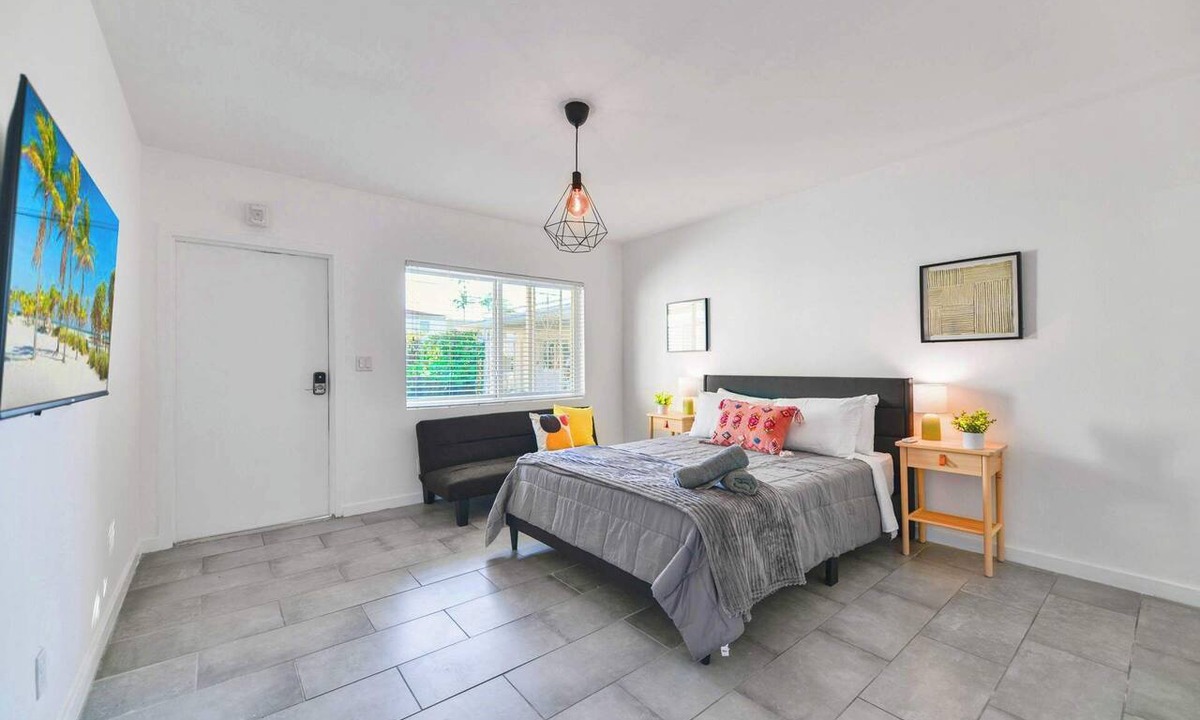 Northeast Miami Apartment | Modern Miami Studio Near Design District