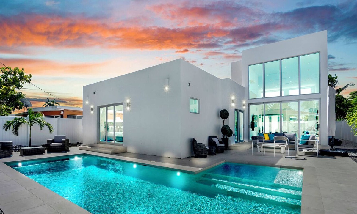North Bay Village House | Modern Miami Beachouse with heated pool