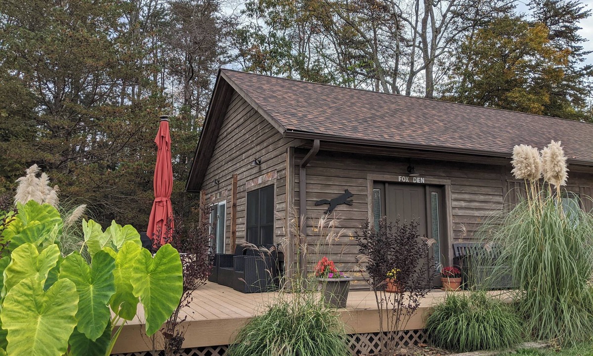 Ruckersville House | Modern mountain guesthouse w/hot tub access and 5-15m to many local activities