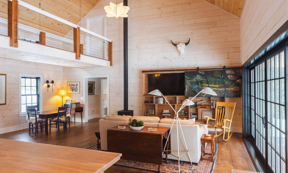 Arlington House | Modern Mountain Sanctuary: Luxury Farmhouse with Mountain Views