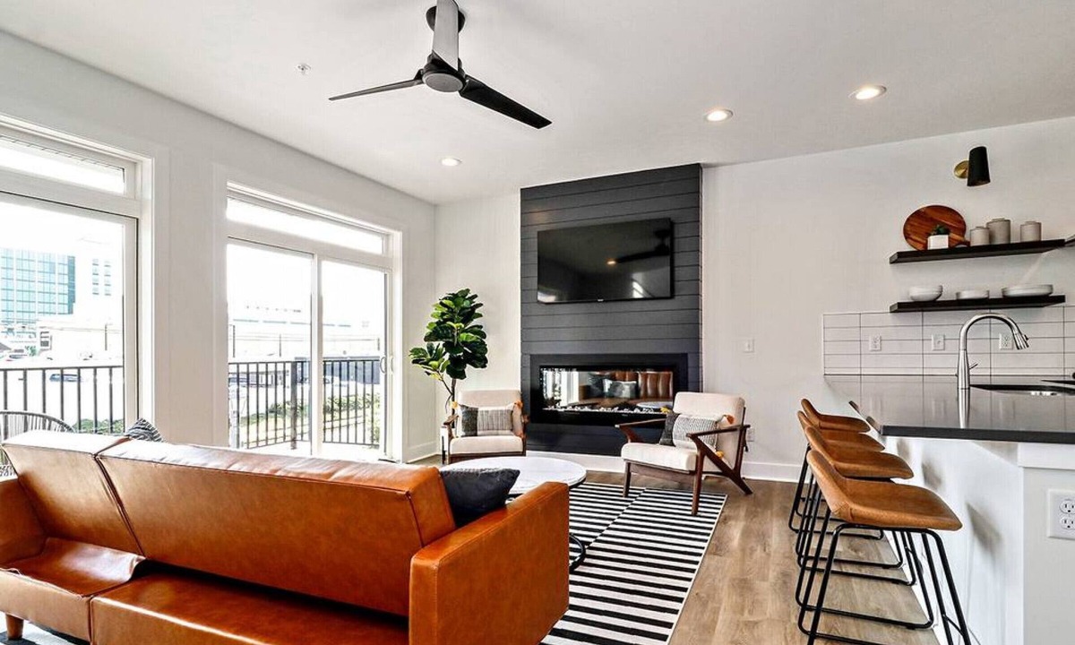 Northeast Virginia Beach Villa | Modern Private Townhome with Rooftop Deck & Ocean Views!
