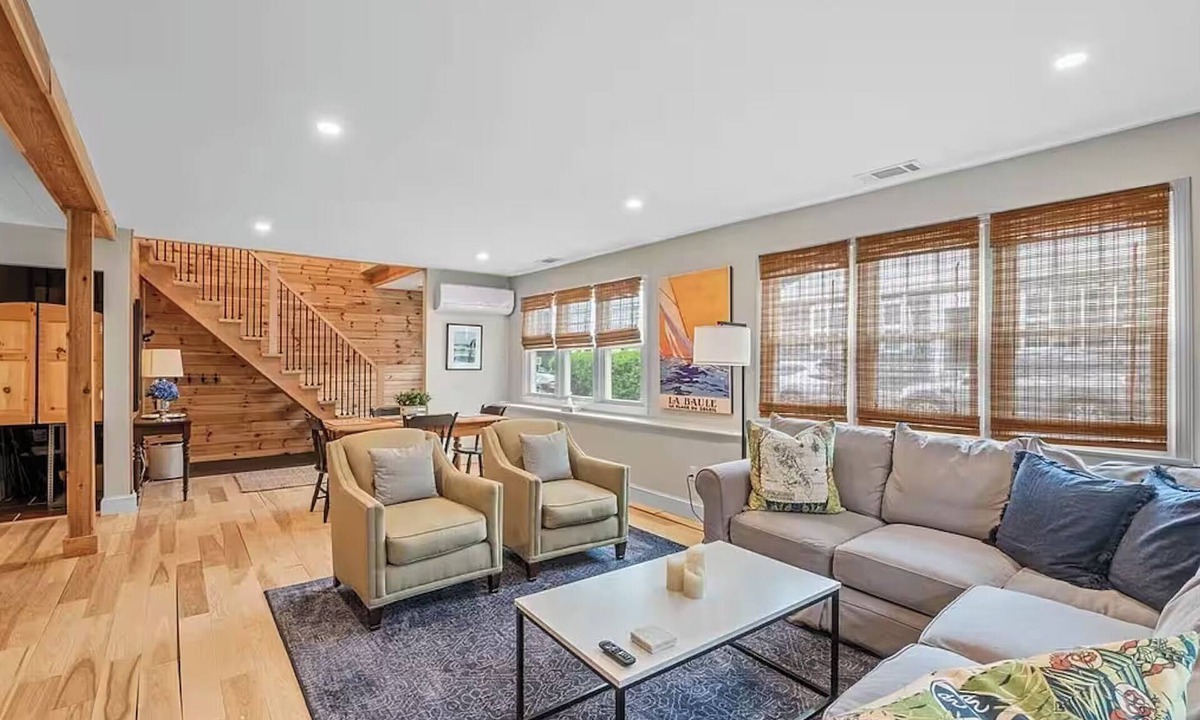 Marblehead House | Modern, thoughtfully set-up in heart of town