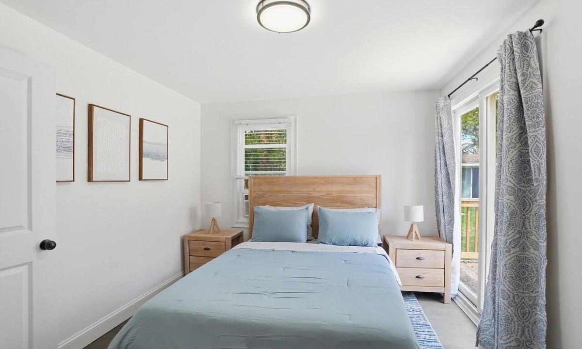 Warren House | Modern Touisset Escape | 3BR with Enclosed Porch