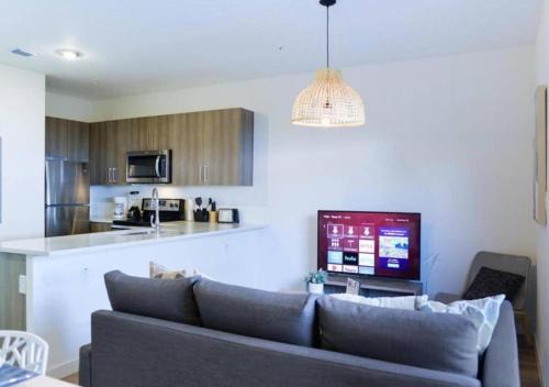 Golden Glades House | Modern Townhouse 18 min from the Beach & Aventura - TH1
