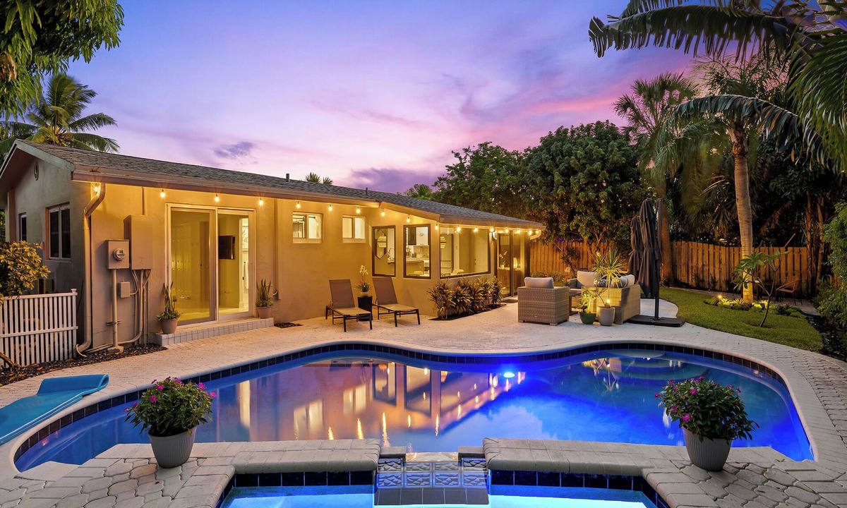Wilton Manors House | Modern Tropical Oasis, Private Heated Pool, Minutes to Beach & Wilton Manors!