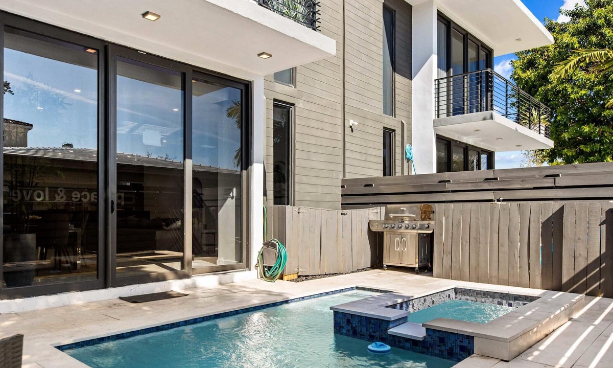 Coral Ridge House | Modern Two-Story Home| Coral Estate by Rove Travel
