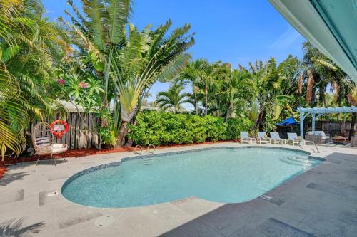 Wilton Manors House | Modern Villa with Heated Pool, Pergola, Mini Golf, Wilton Dr and Beach