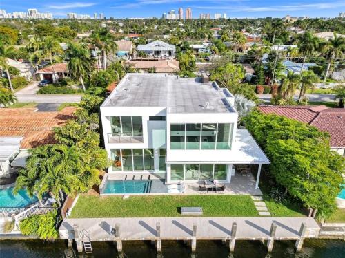 Wilton Manors House | Modern waterfront property