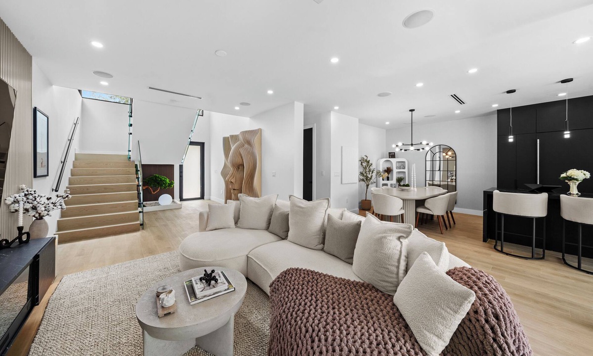 Buena Vista Villa | Modern Zen Oasis in Design District Sleeps 16