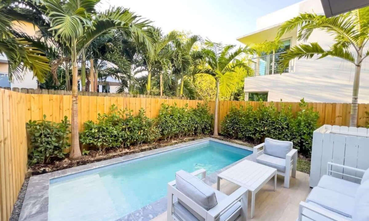 Southwest Coconut Grove House | Modernista 2, Townhome with Pool by Coconut Grove