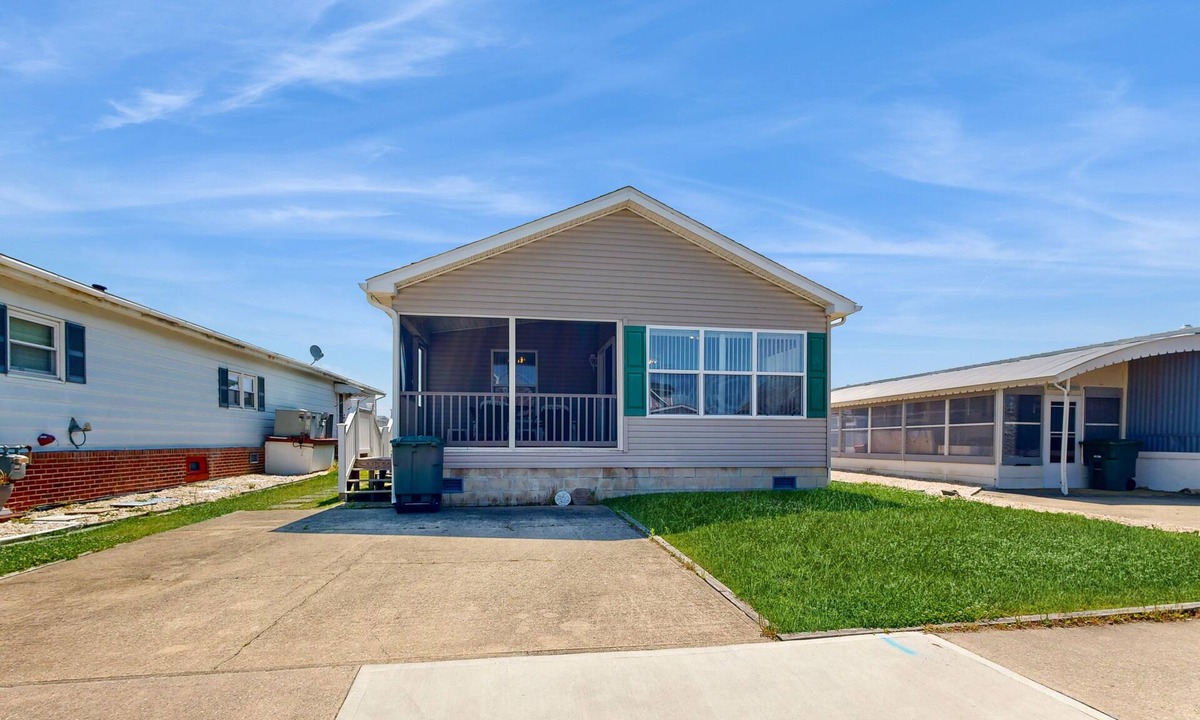 Montego Bay House | Montego Bay Retreat | Pools, Mini-Golf & Tennis | Near Beach & Northside Park