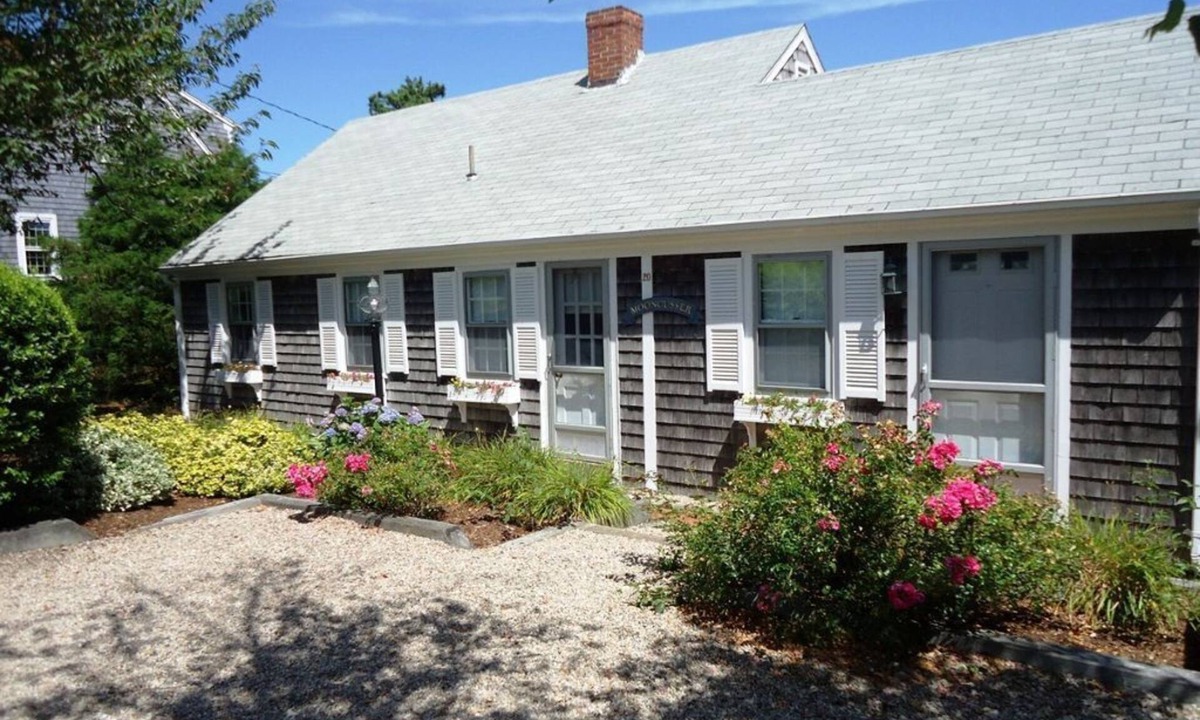 South Chatham Cottage | Mooncusser Cottage – A Charming Waterfront Escape