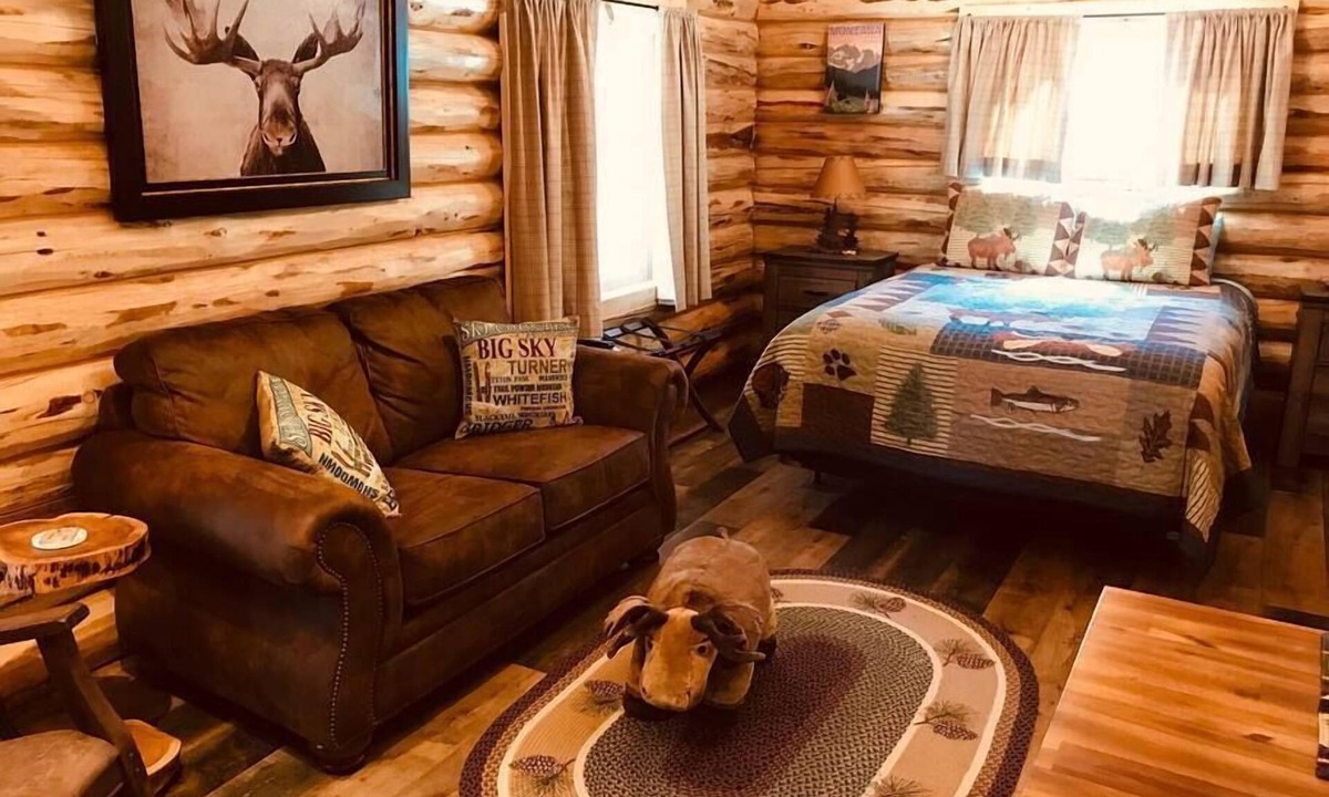 Kila Cabin | Moose Cabin at +WM Ranch Near Glacier Park, Peaceful log cabin in the woods, yet only 20 minutes to .