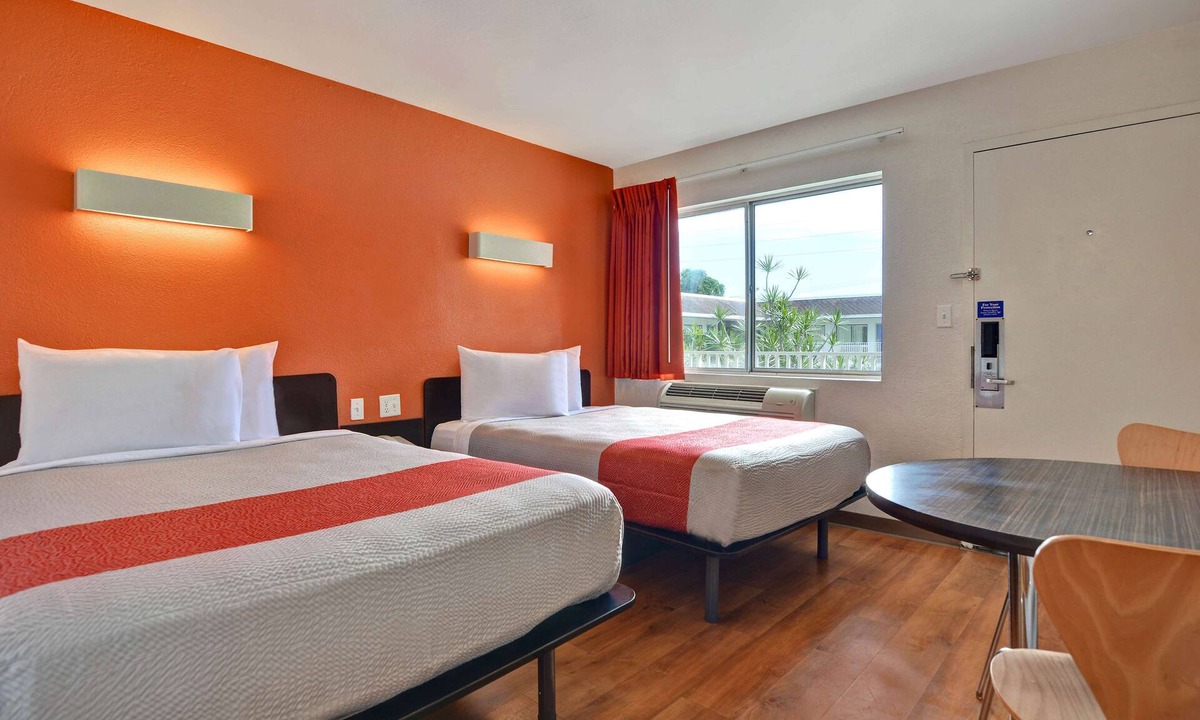 Dania Beach Hotel | Motel 6 Dania Beach