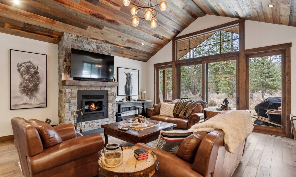 Columbia Falls House | Mountain Home with Private Hot Tub