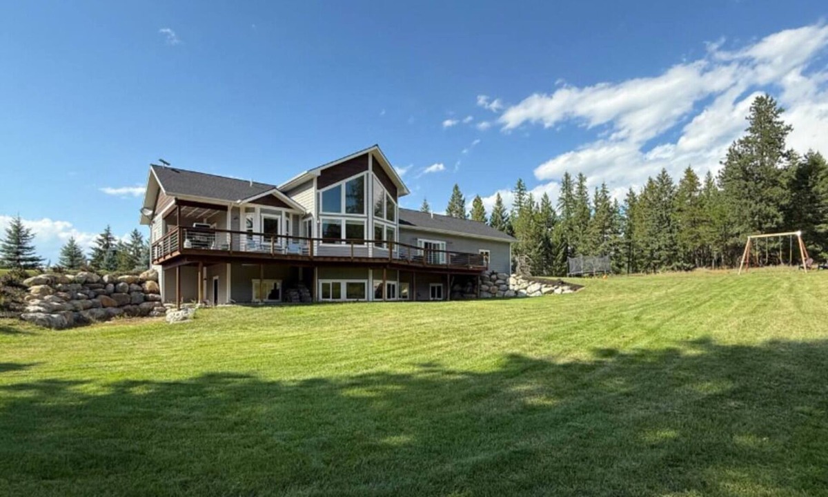 Kalispell House | Mountain & Horse Views ~ Spa ~ 2.7-Acres ~ Bonfire