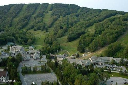 Hancock Apartment | Mountain View Suite at Jiminy Peak - Ski On Off - Near Elevator Pool and Lobby