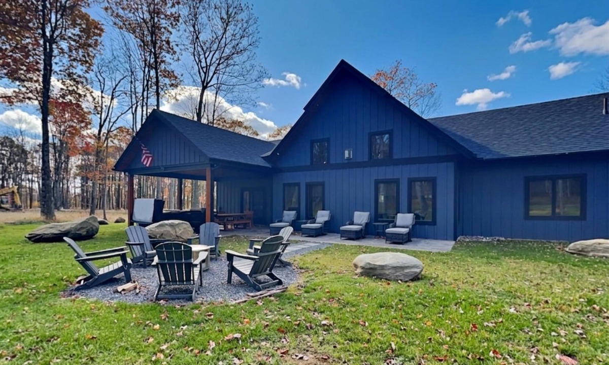 McHenry House | Mountain Whisper | Hot Tub, Fire Pit, Arcade Table