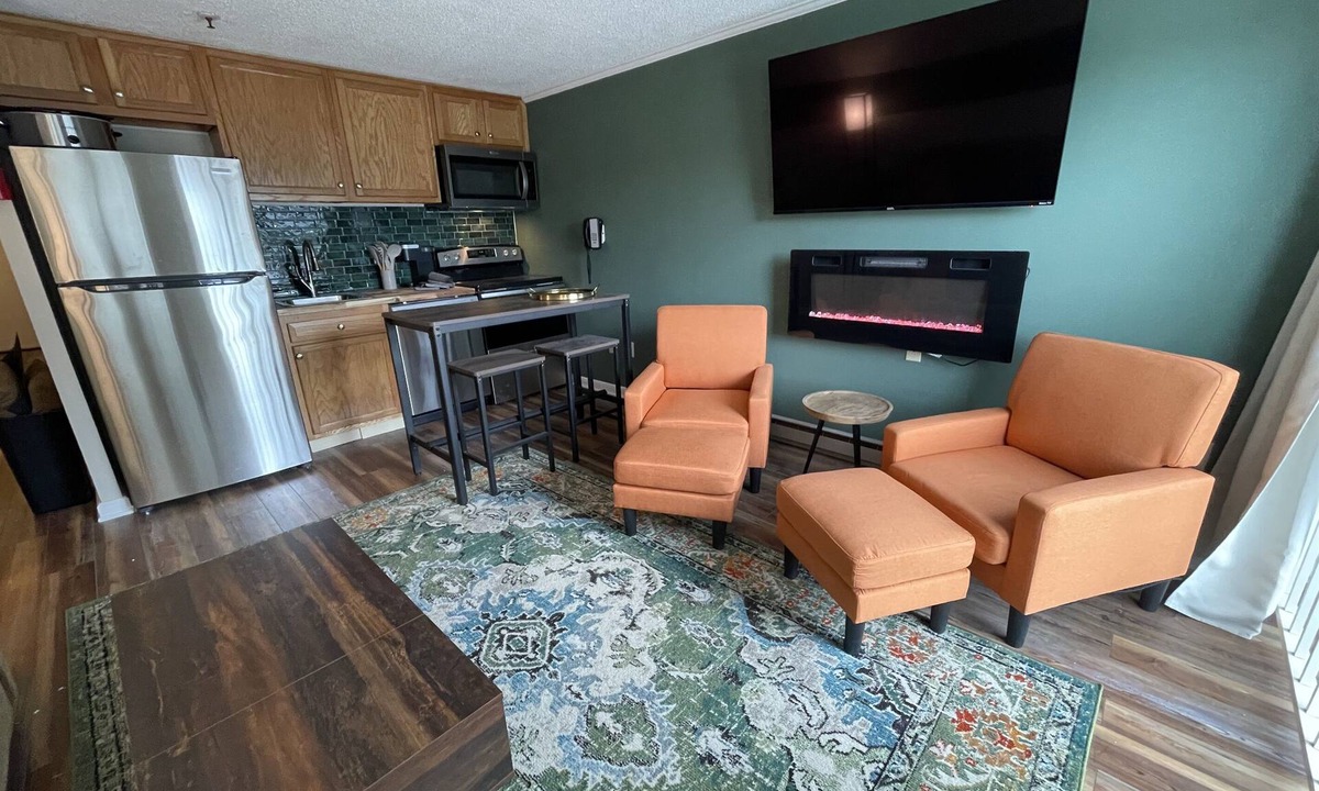 Edray Condo | Mtn lodge Snowshoe, ski-in/ski-out, heart of the village