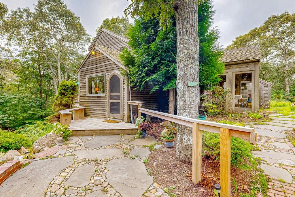 West Tisbury House | Nana’s Treehouse