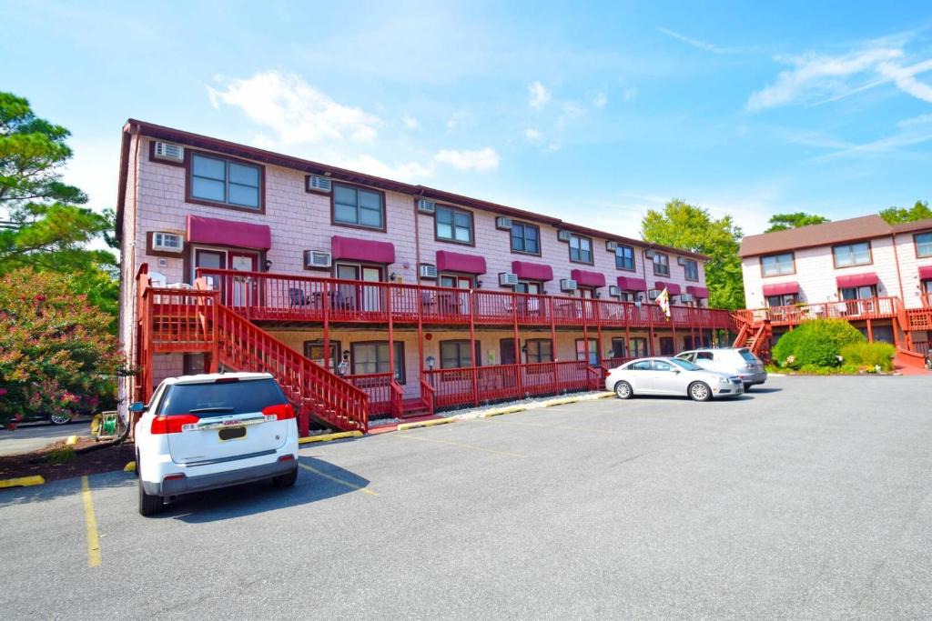 Caine Woods House | Nanticoke Square 207B townhouse