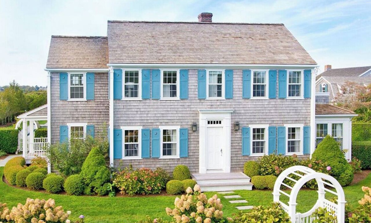 Monomoy House | Nantucket compound in Monomoy with a pool, 2 min walk to Monomoy beach
