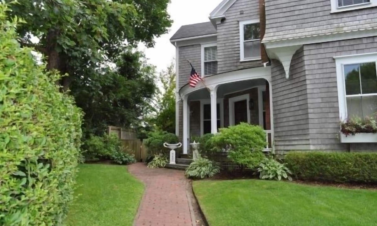 Nantucket Town House | Nantucket Main Street Charm