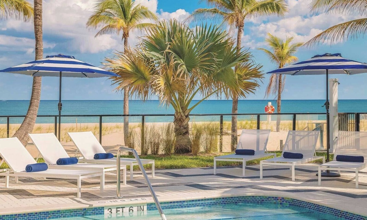 Lauderdale-by-the-Sea Hotel | Nature Escape Near Bonnet House Museum and Gardens! Pool & Gym Access!