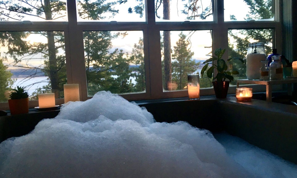 Finley Point Cabin | Nature House: Peaceful and Romantic - Tub for Two, Sauna, Flathead Lake views