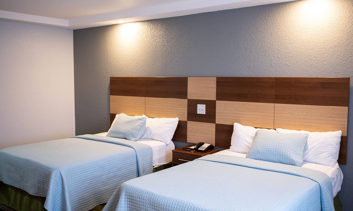 Main Street Hyannis House | NDD - Deluxe Two Double Bed