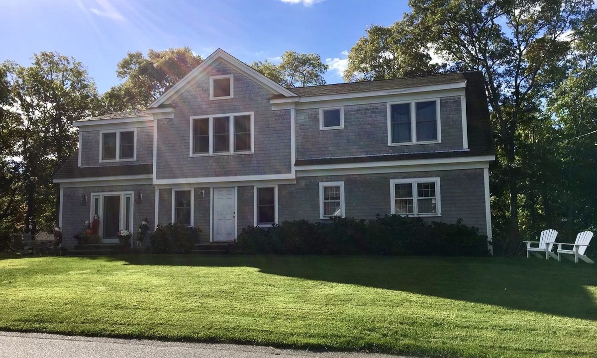 South Dennis House | Near Mayflower Beach 7 Bedrooms 3 baths Sleeps 14 CENTRAL A/C