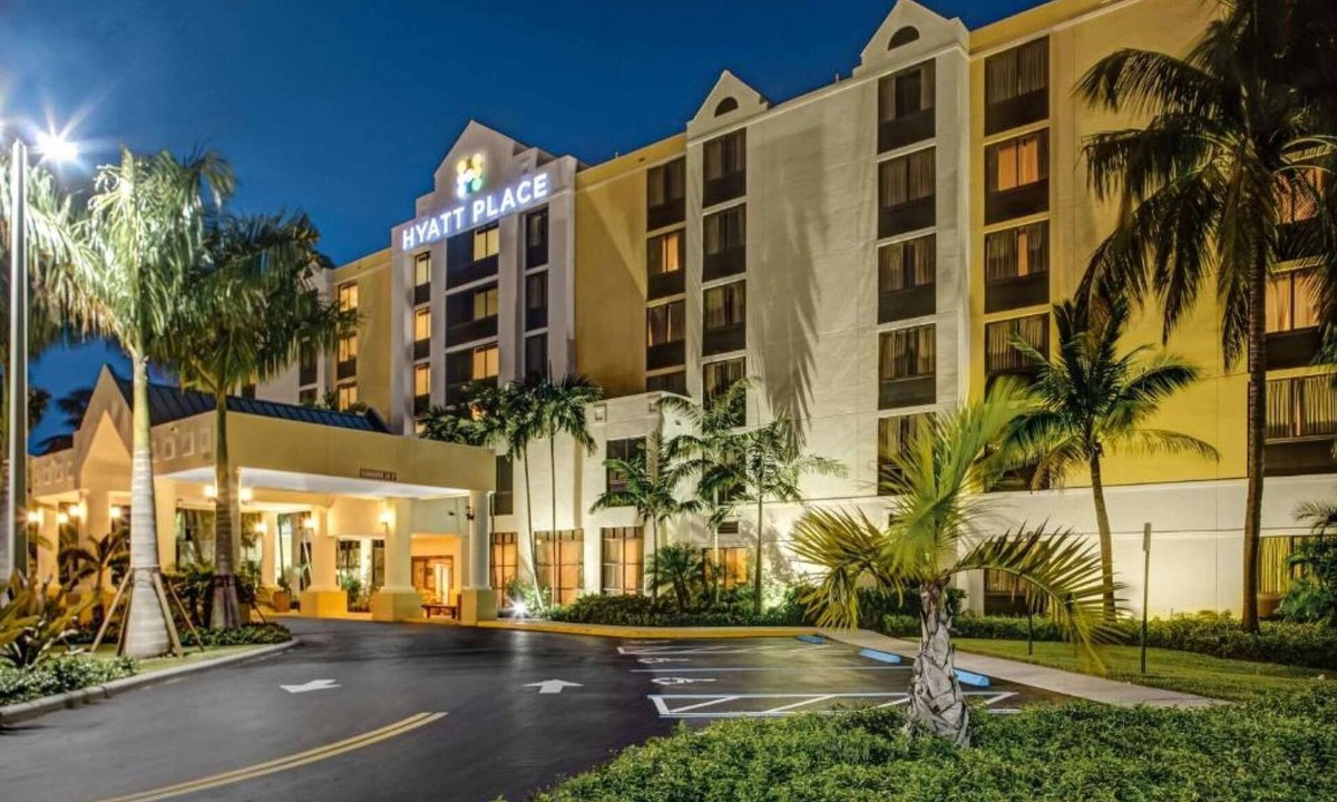 Harbordale Hotel | Near Port Everglades Cruise Port | Free Breakfast