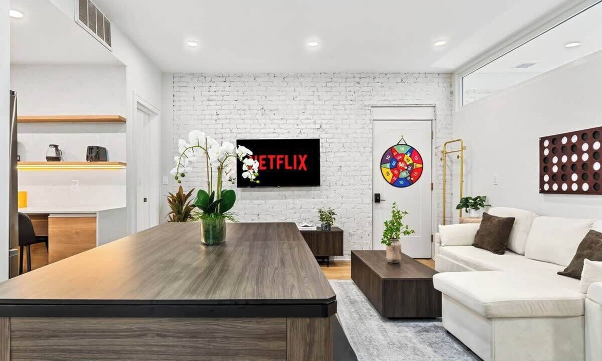 Griggs Park Apartment | Near T & Fenway Park Private Deck Rooftop BU BC