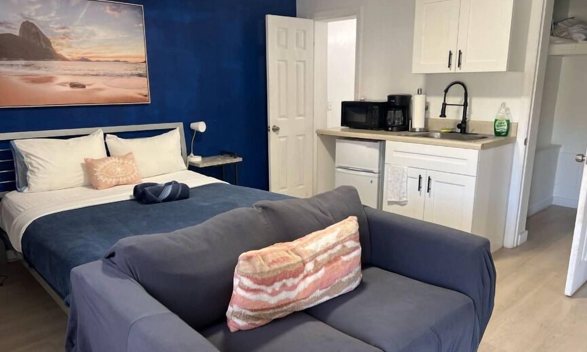Downtown Hollywood Apartment | Near The Beach on Hollywood Blvd Great Suite D6
