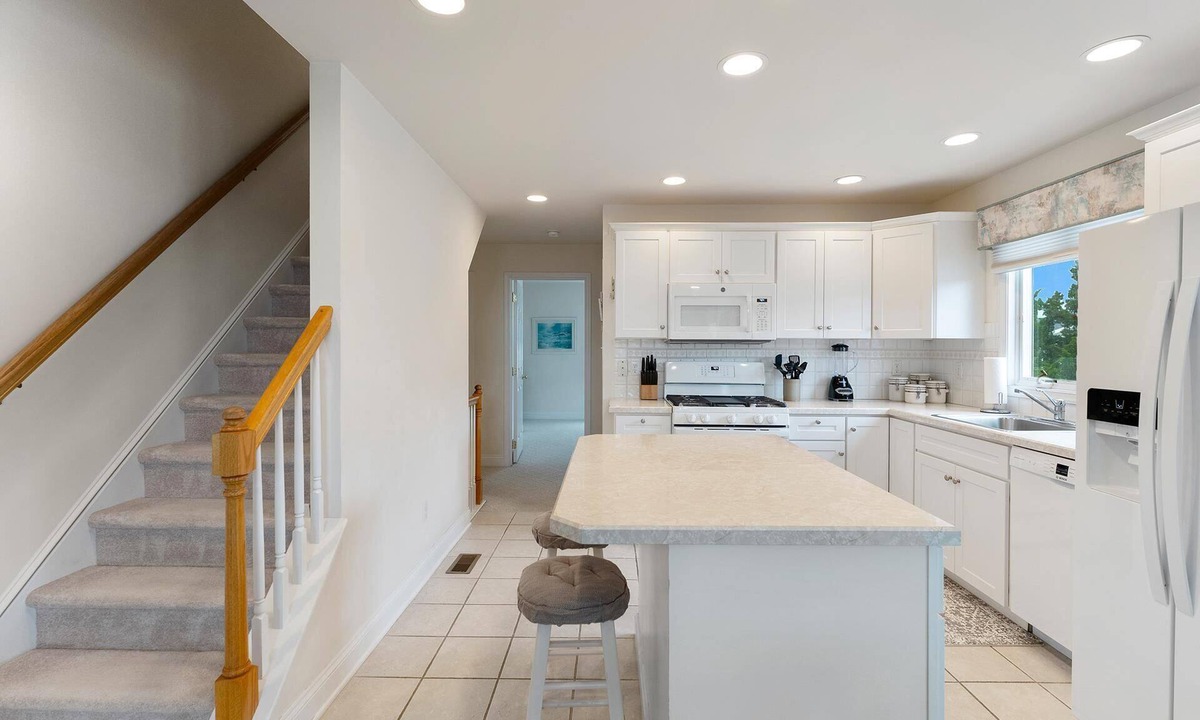 Avalon Condo | Neat and clean Seasonal rental
