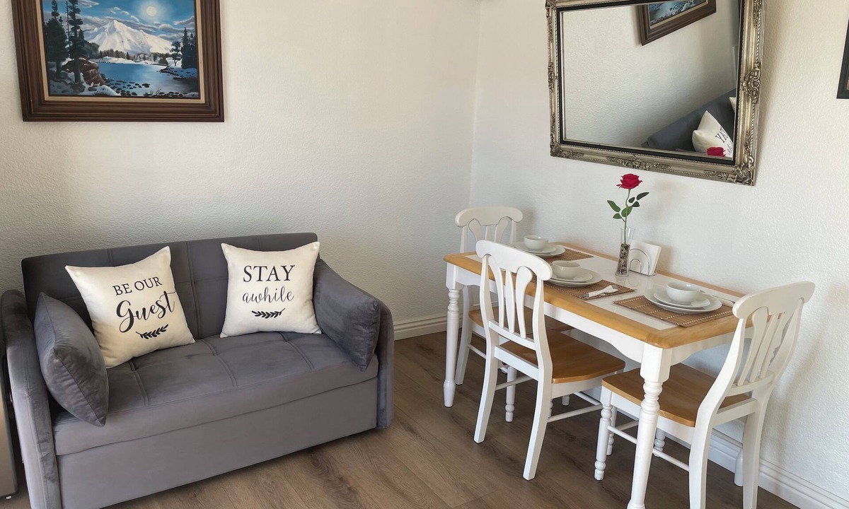 Whittier House | Nena's Home Adventure! Entire guest suite in Whittier. California