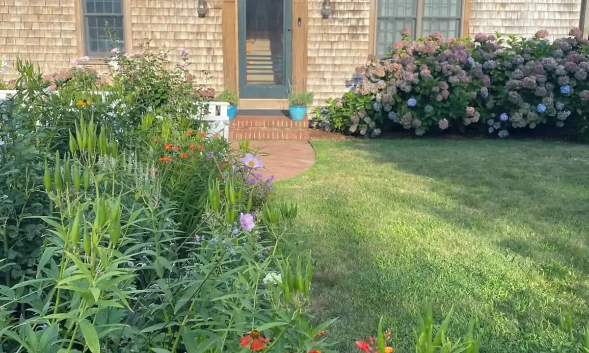 Nantucket House | Nestled 5 bedroom, 2.5 bath home in Naushop!