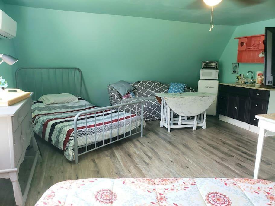 Fentress Apartment | Nestled In The Country Apt 2
