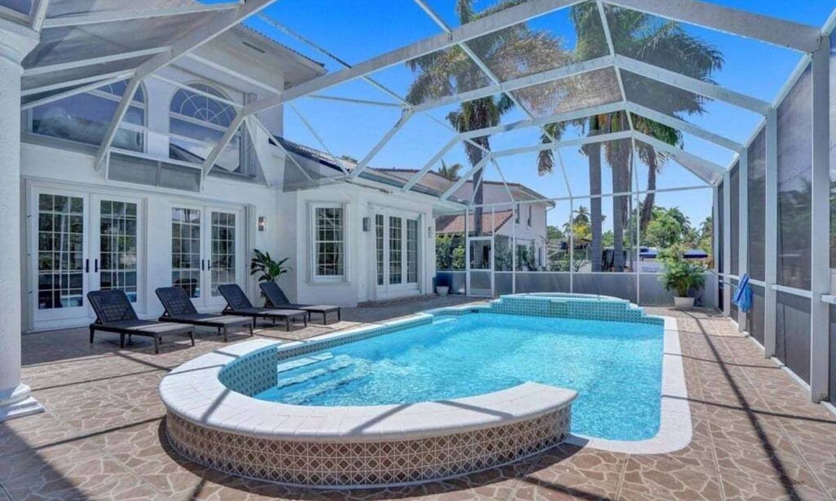 Hollywood Lakes House | NEW! 6BR Elegant Hollywood Lakes Mansion w/Pool & Spa