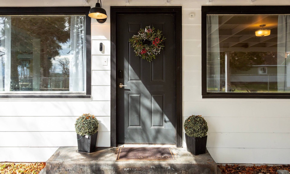 Bigfork House | New! Cherry Orchard Cottage | Fireplace · Near Flathead Lake · 1 Hr to Glacier National Park