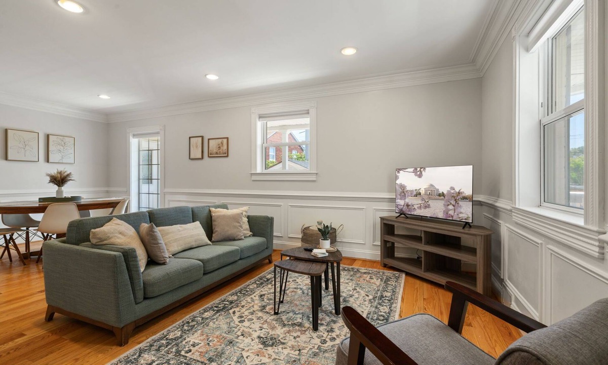 Potomac West House | NEW! Cozy Arlington Home Near DC