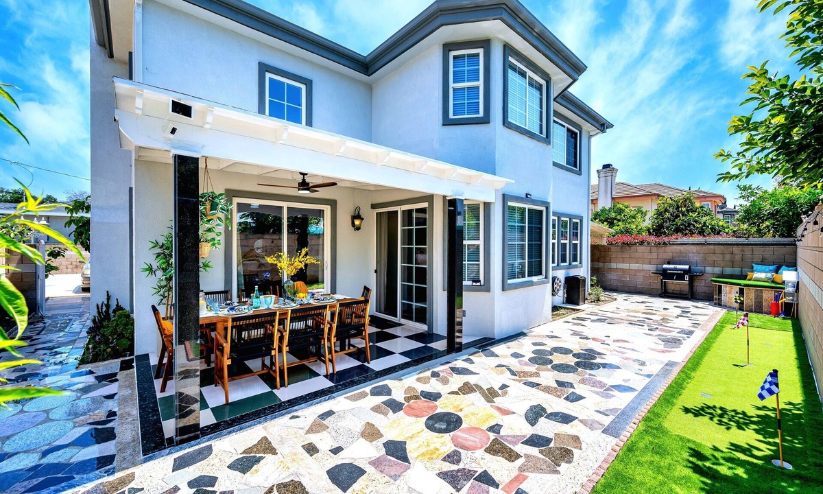 El Monte House | New Designer Home Monthly stay near Disney Universal DTLA and Beaches.