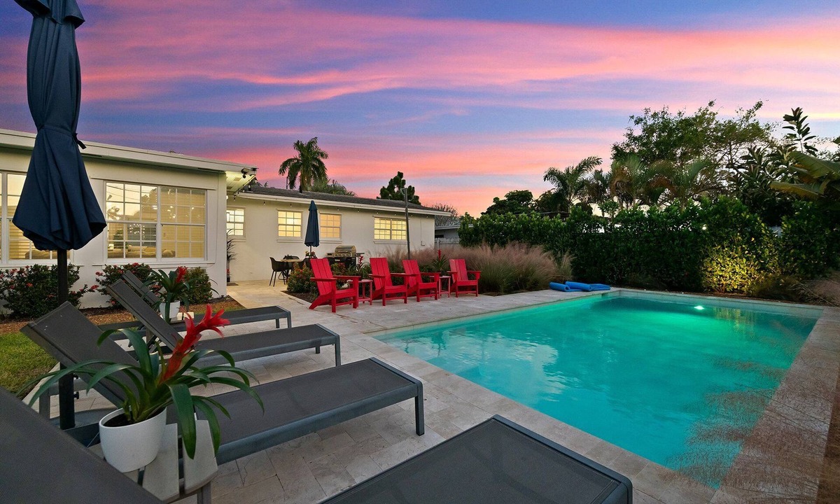 North Corals House | New Heated Pool Escape, Sunshine, Relaxation & Vacation Vibes Near Beaches, Dining & Fun!