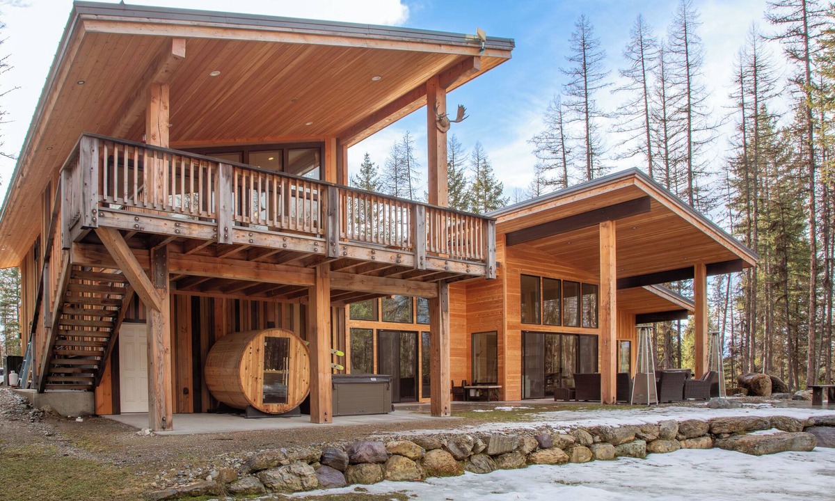 Whitefish House | New! Hot Tub, Sauna, Dog Friendly, 2 Living Spaces Near Whitefish & Glacier