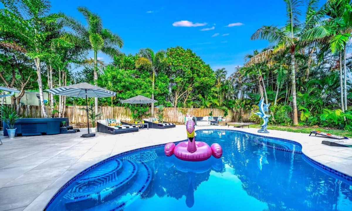 South Corals House | NEW! HTD POOL/HOT TUB/5 MIN TO BEACH/BAR!