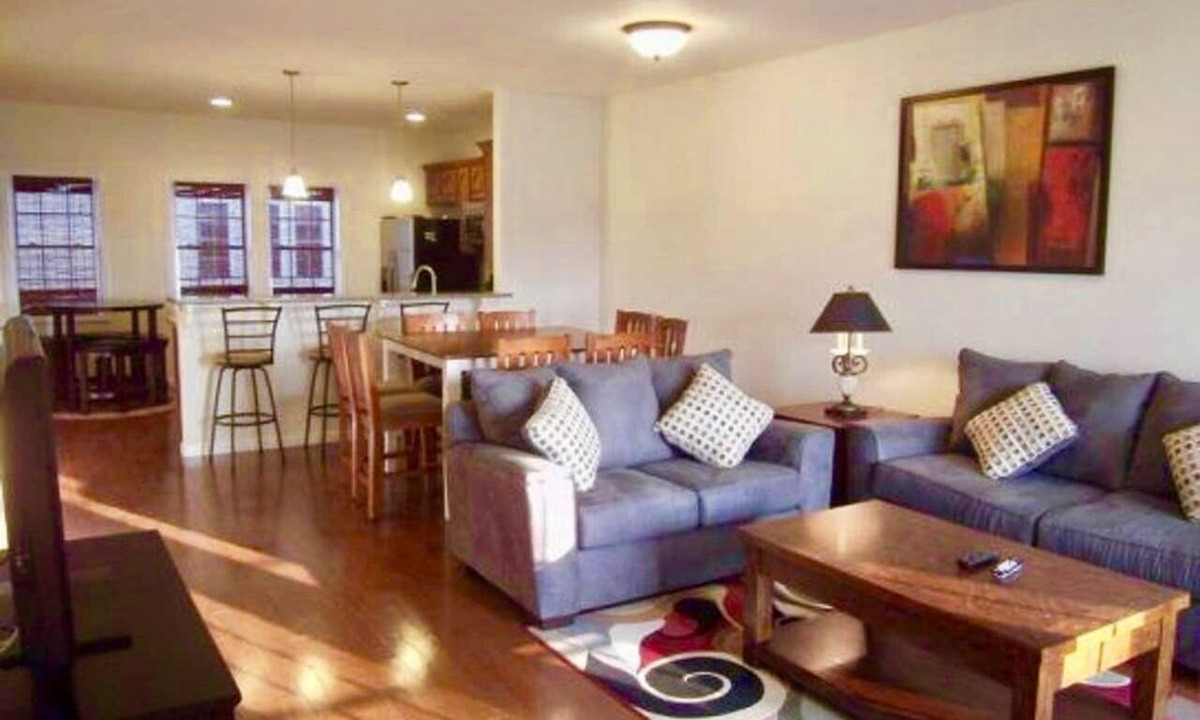 North Wildwood House | New Huge~Heated Pool~Luxury~3 level~BeachBLOCK~4 Bedroom~King bed~WIFI