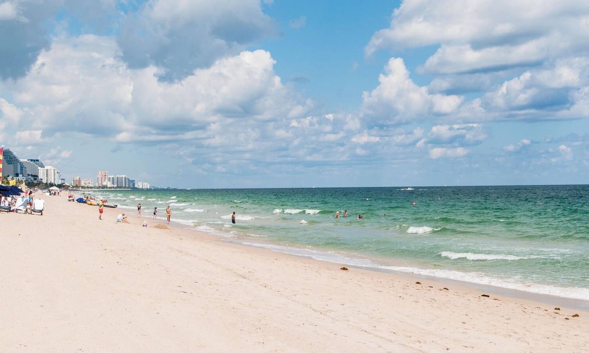 Coral Heights House | NEW Intro Rate! Pool Home, Game Room, Mins to Beach and Nightlife!
