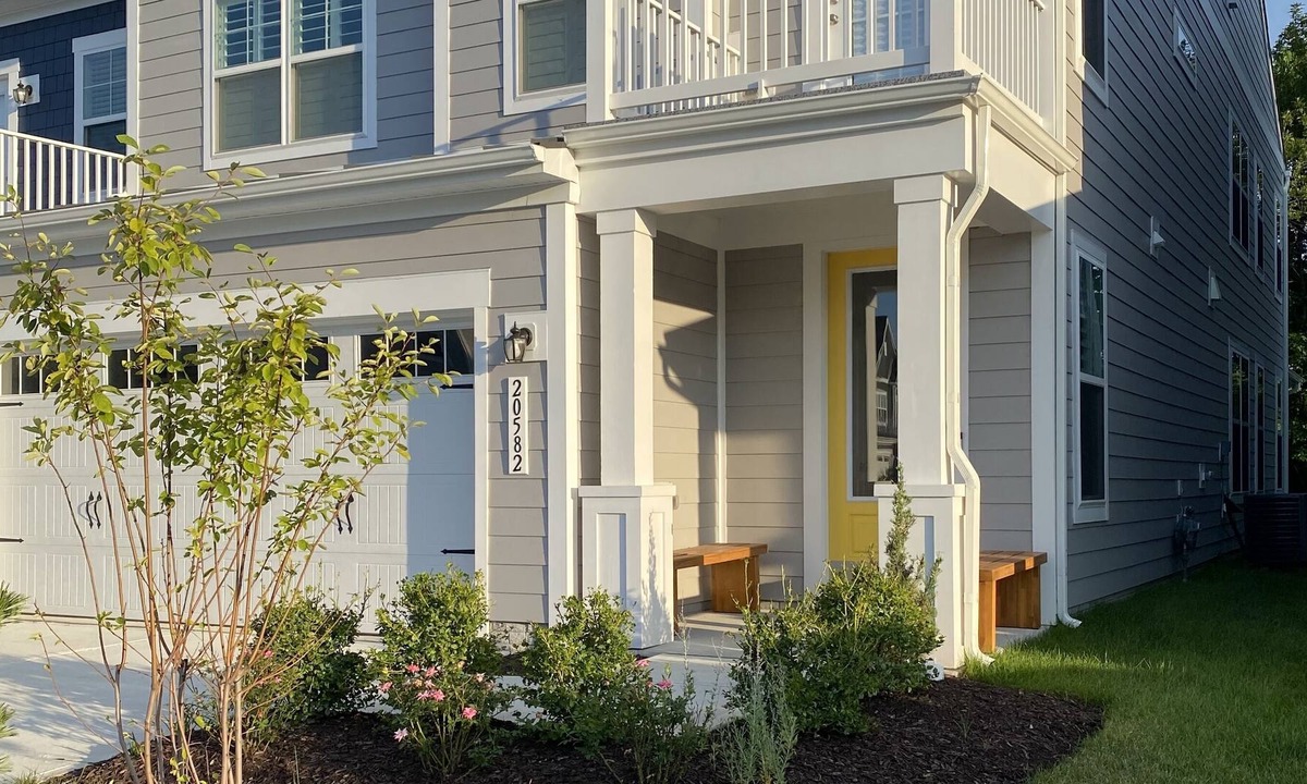 St. Martin House | "New Listing" Coastal Boutique in Bayside