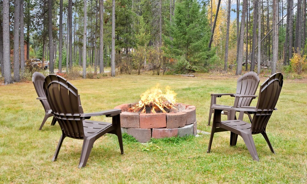 Coram Cabin | New listing! Cozy 2 bed cabin 10 mins to Glacier