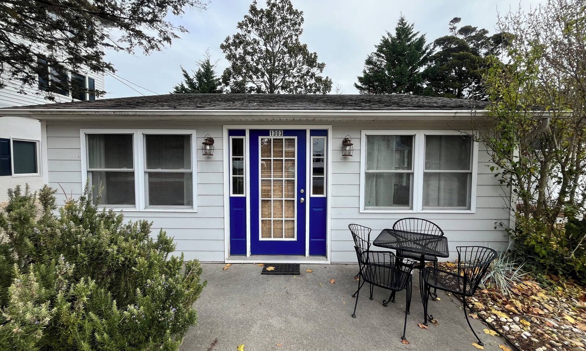 Rehoboth by the Sea Cottage | New Listing~ Cutest Little Cottage Ever in the Ocean Block